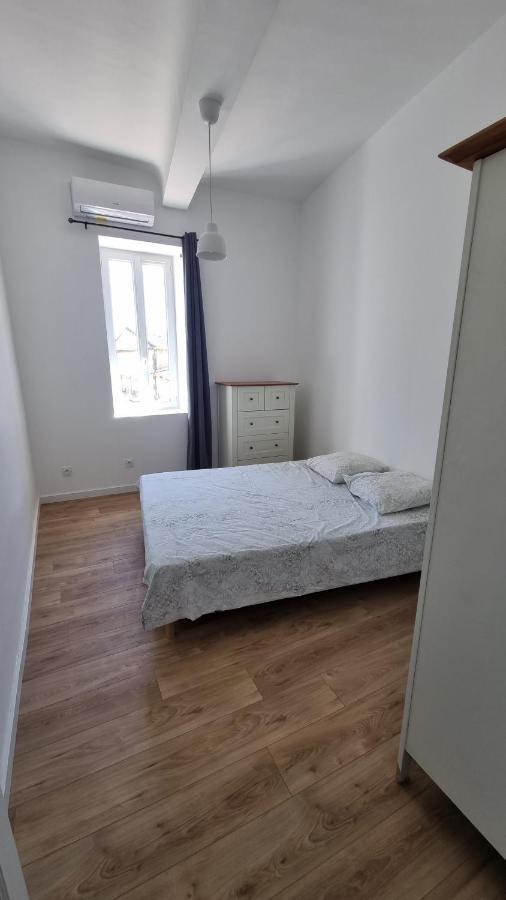 En Plein Coeur De Pelissanne - 55 M2 Renoves - Avec Parking Pélissanne Exterior foto